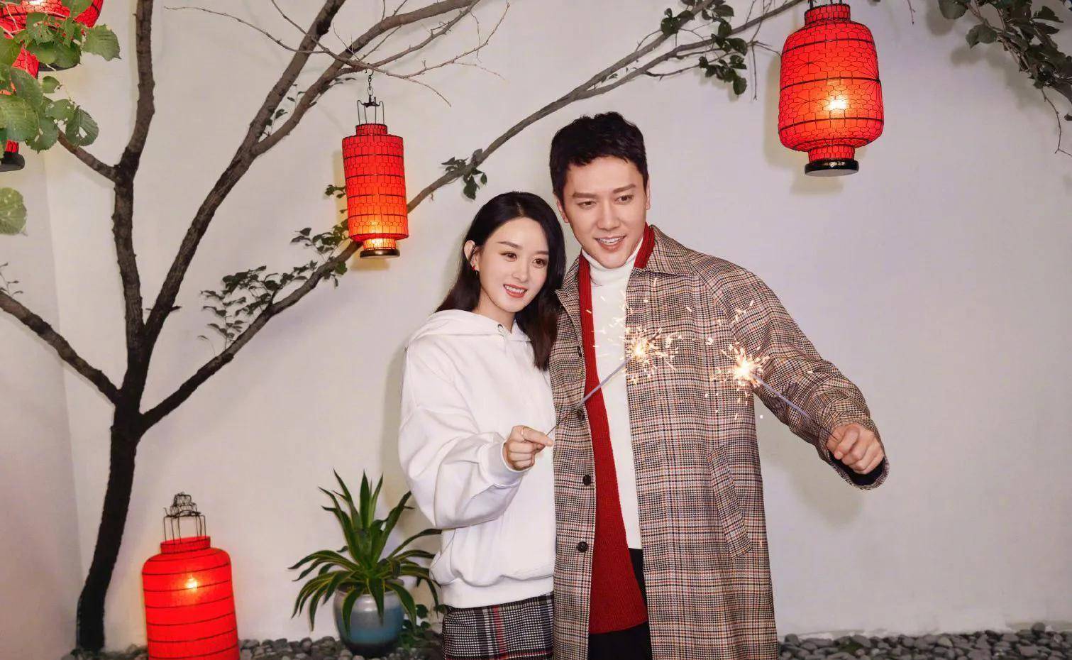赵丽颖前段时间还出现在郑州正弘城参加代言活动,近况的身体恢复得