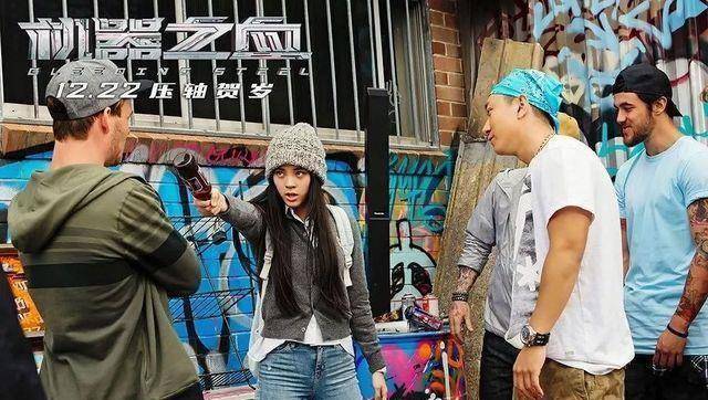 欧阳娜娜和刘昊然电影同日上映"打擂台",观众却看出娜比有打女的潜质!