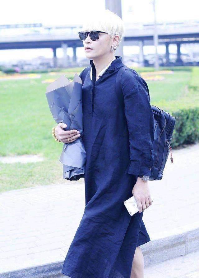 前夫哥雷佳音出街这也太"时尚"了吧,修图的网友忙坏了_袜子_胡子_拖鞋