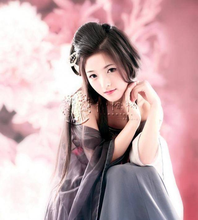 品读诗经《静女》表达了男子对恋人温柔娴静的称赞和深深情意_牧归_剪