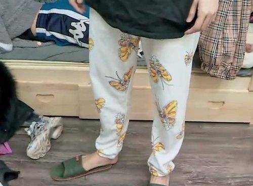 偶像练习生宿舍突击朱正廷睡裤贵,用脚叫醒justin,他们睡觉不穿_男孩