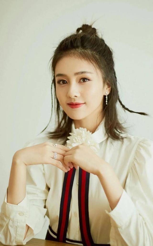 平面模特出身的白鹿凭啥让于正心甘情愿的捧她,凭长相还是演技?