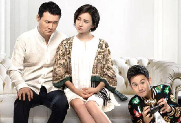 女星曾自曝身材太好找不到男朋友,看到穿泳装出现后的她,信了_陈小