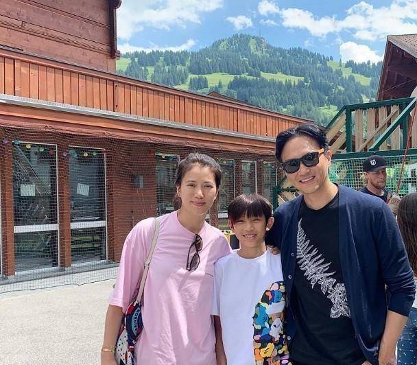 妻子爱买包,男神张智霖却独爱打麻将,与天王下赌注都是车和地_袁咏仪