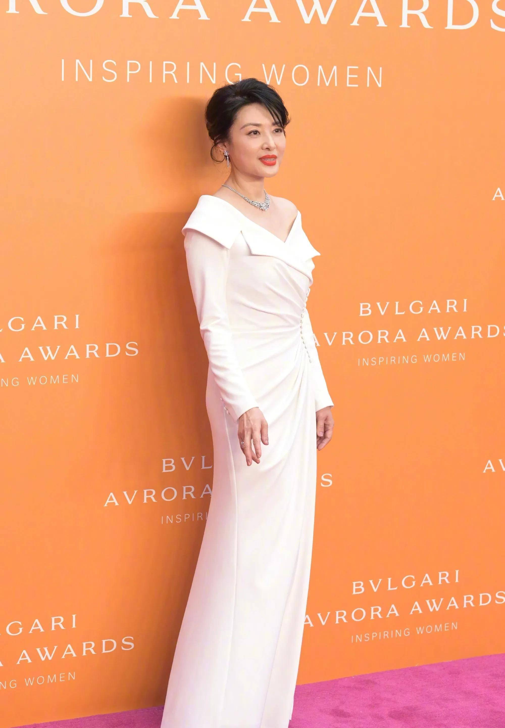 红毯上的明星很美,娜扎很美,舒淇很亮眼,李沁很优雅,惠英红很厉害