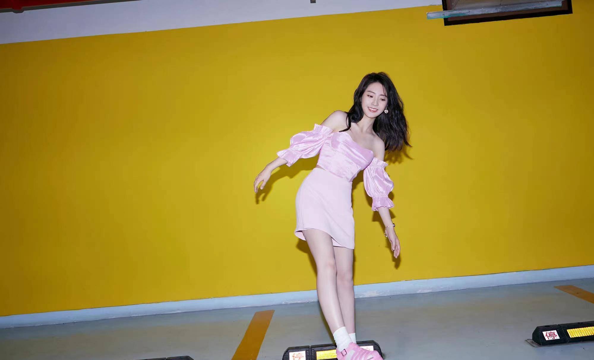 邢菲的红毯造型出圈,风格多变魅力十足,小个子也能尽显气场_身材_时尚