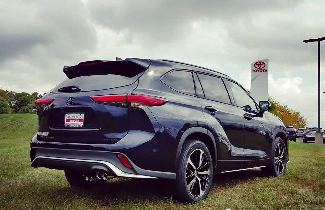 全新丰田汉兰达xse实拍,前脸像灭霸,采用很个性化的设计_搜狐汽车