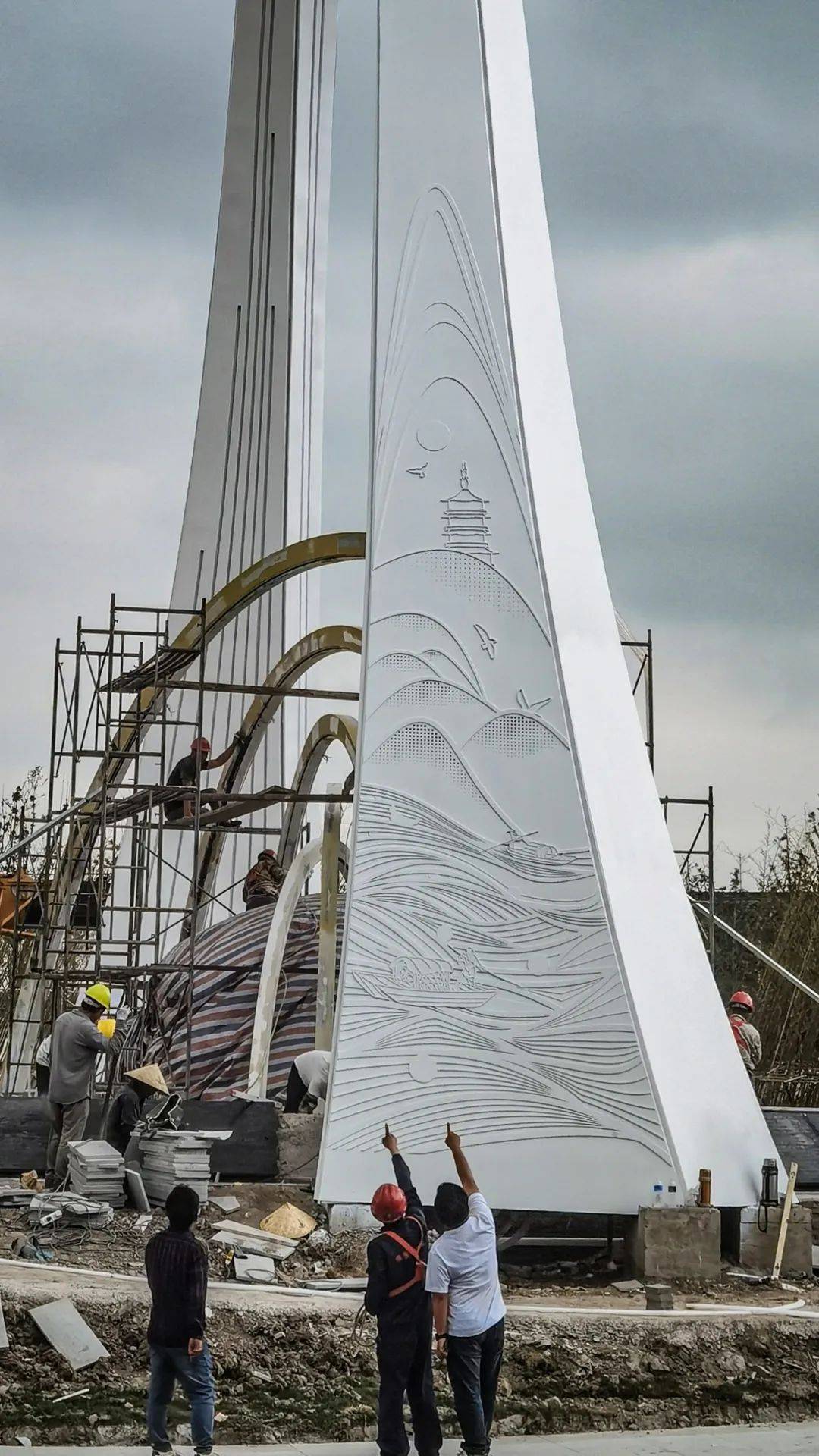 历史发展时间轴,更是为雕塑带来一种恰如其分的文化氛围和互动趣味