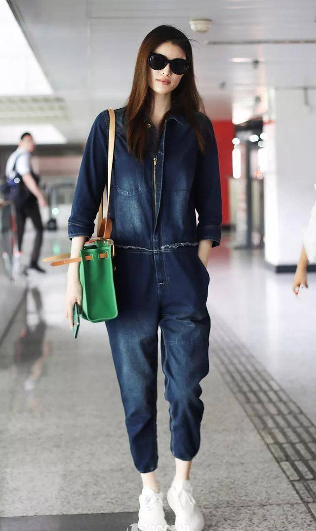 何穗穿上酒红连体裤就是仙女本仙_时尚_ins_视觉