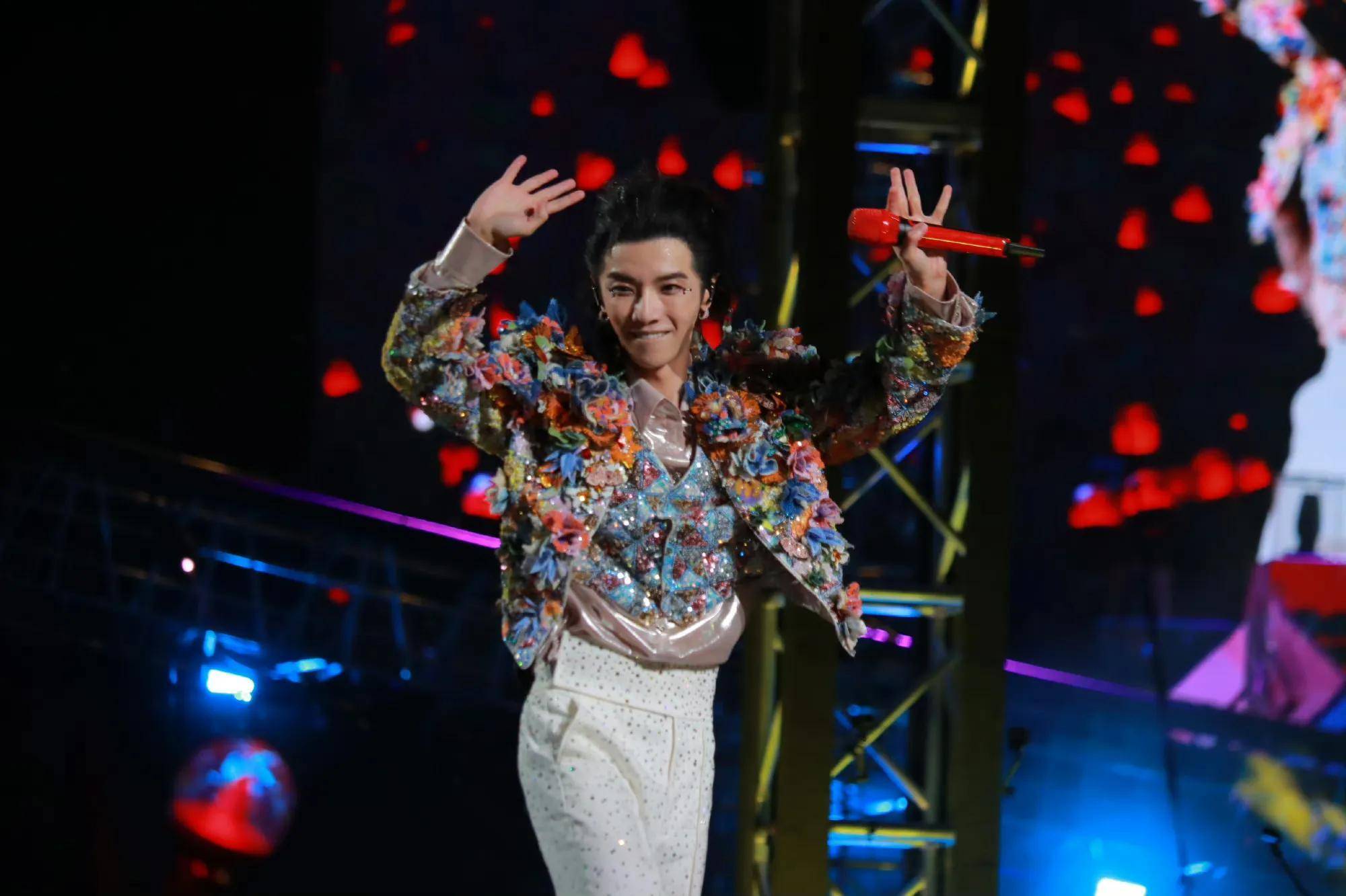 华晨宇演唱会门票难卖,到底是谁在吹抢不到票啊?_周杰伦_歌曲_那会