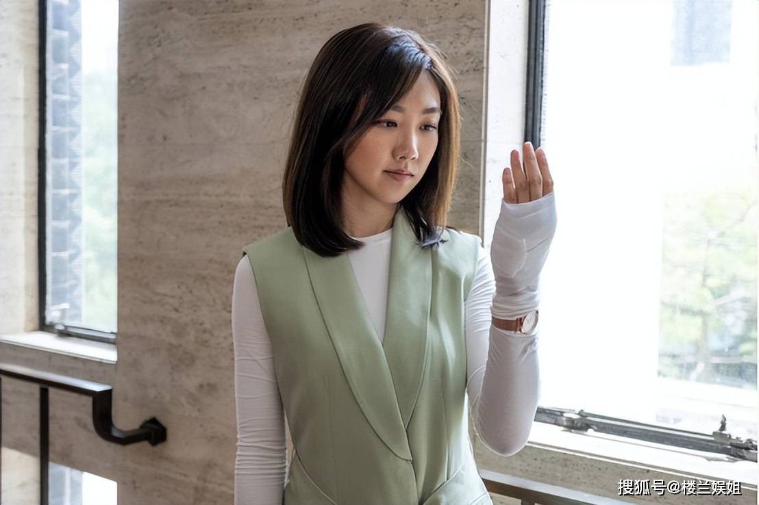 颜卓灵 