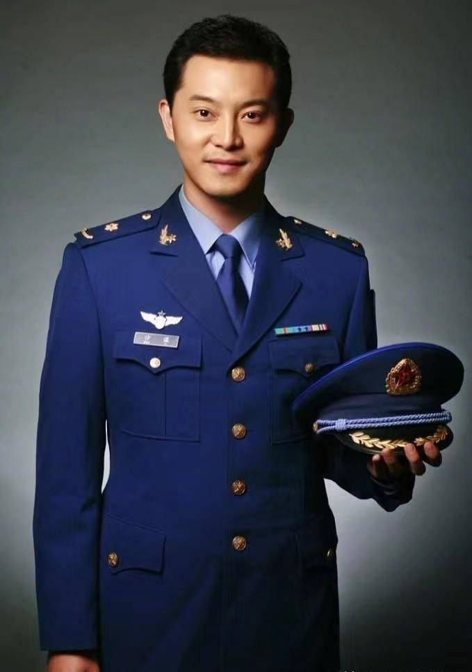 沙溢晒健身照,声称:"本人没这么瘦" 不过沙溢确实挺白_老沙_肌肉_照片