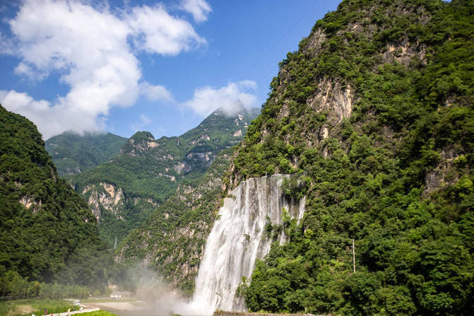 武汉出发宜昌朝天吼漂流全程游玩交通住宿攻略_火车站_门票_前往