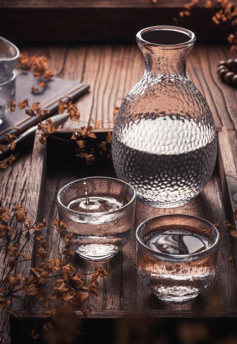 "滴酒不沾"和"适量饮酒",哪个更健康?