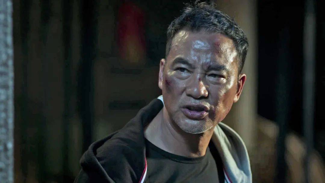 任达华内地走穴,满脸胡须像野人,被曝出场15分钟就收50万_活动_胡子