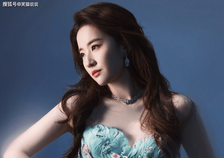 刘亦菲ins晒新照:墨镜长发气质佳,大长腿好抢眼!_照片_动态_网友