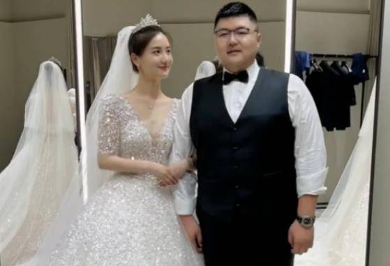 何钰欣请400万粉女网红做客,请教"驭夫之术",网友:猴哥快跑_窦窦戈