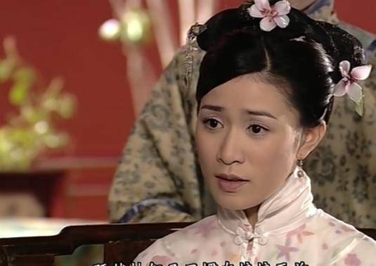 当年这部剧也是非常火,而且里面也聚集了tvb很多古装美女,佘诗曼便就