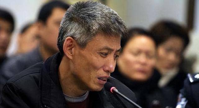 2003年,沈阳黑势力刘涌被抓判死刑,签字时手不停地颤抖_父母_因为