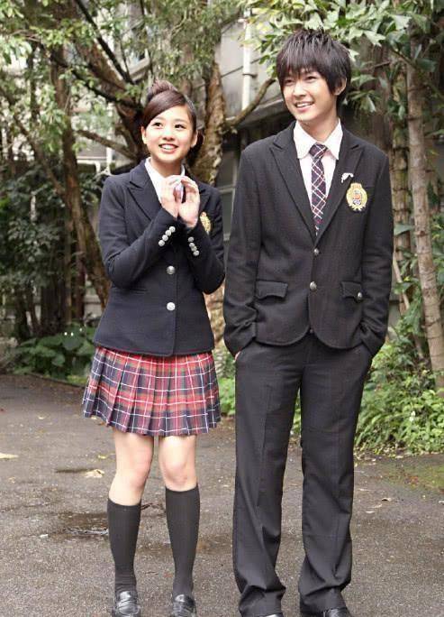 十年前的炎亚纶有多青涩,看了他与鬼鬼的合照,简直就是甜蜜暴击_组合