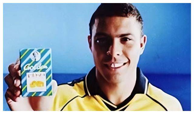 很多球迷都知道,此前央视广告中身穿黄色球衣的c罗,代言了"金嗓子含片