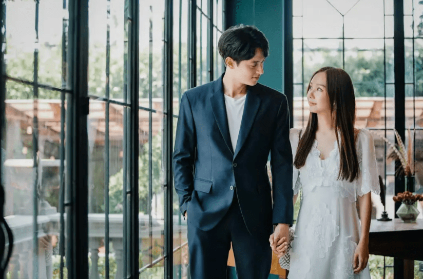 男女主颜值在线cp感也有,可码~咱冲着james和toey这cp去看了《医爱之