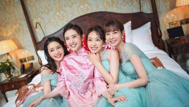 沈梦辰参加张若昀唐艺昕婚礼,宋茜贴心送礼物,小细节看出关系_时候