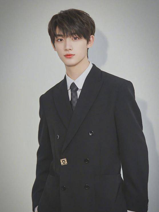 时代少年团新节目取消常驻,年龄是大问题,但马嘉祺不愁资源_争议