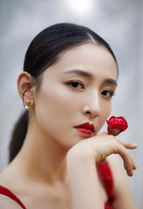 张雨剑公开育女后大方带娃出游与吴倩手勾手恩爱满分_闺女_孩子_一家