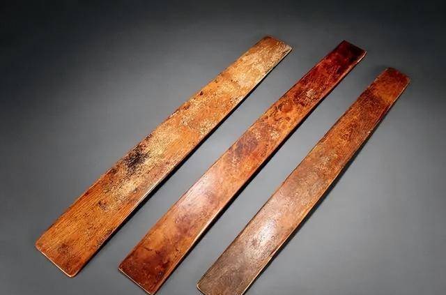 古代官员上朝常手持笏板,其作用是什么?_皇帝_中国_礼仪