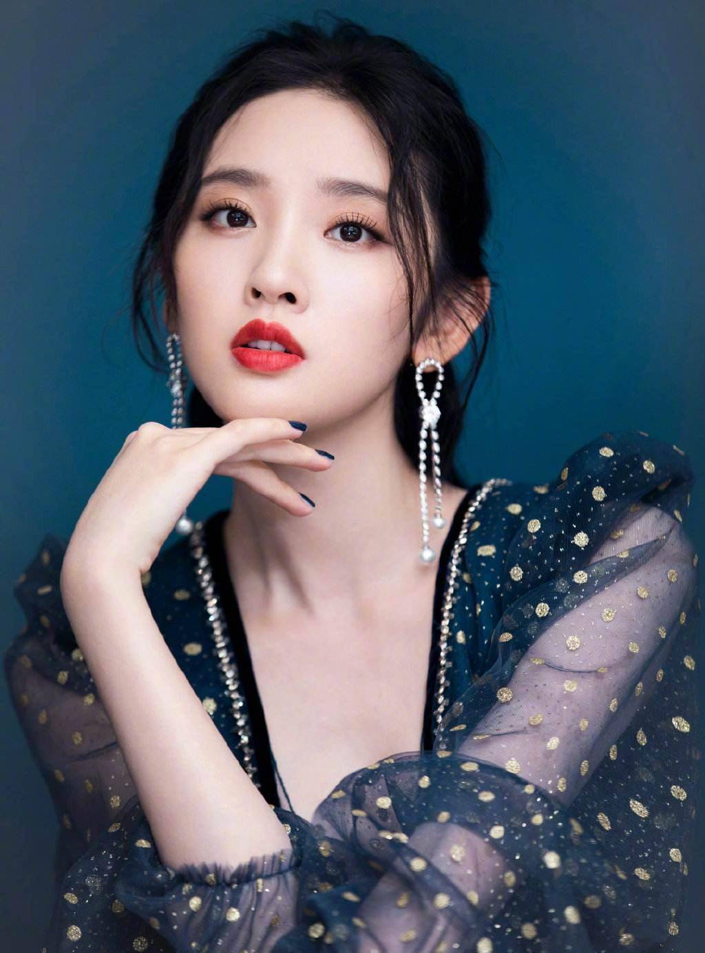 唐艺昕炒作过头?易烊千玺成功退流量?毛晓彤片酬实际到手太少?