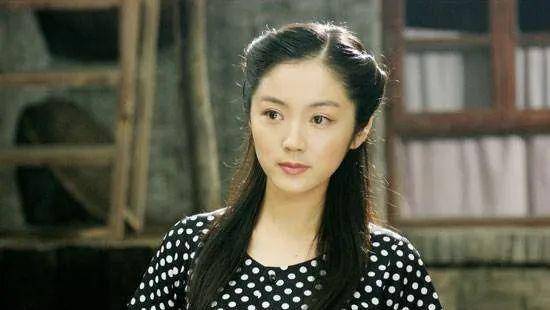 在2006年,张笛参演赵本山,洪启文,宋丹丹主演的电影《落叶归根》,这部