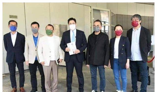 香港消息者超15万,霍启刚郭晶晶捐一千万,暴露出霍家的现状_家族