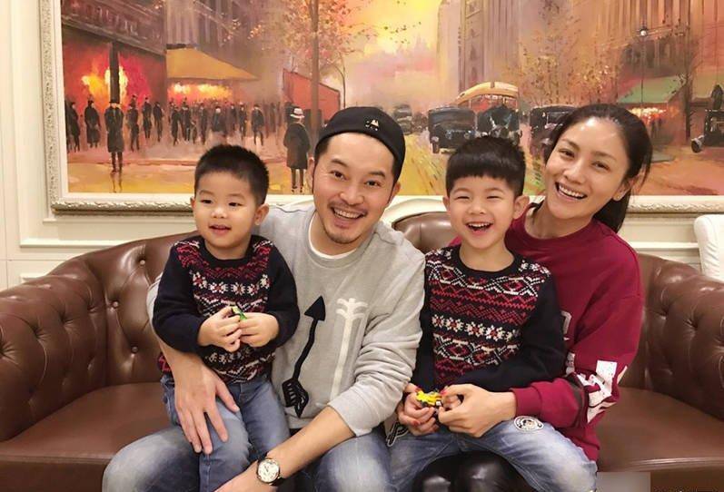 胡可晒全家福!