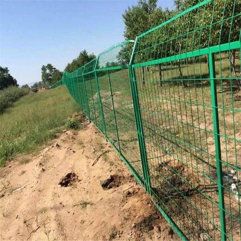 池塘防护围栏网:维护池塘生态平衡的首选工具_的作用_材料_网格