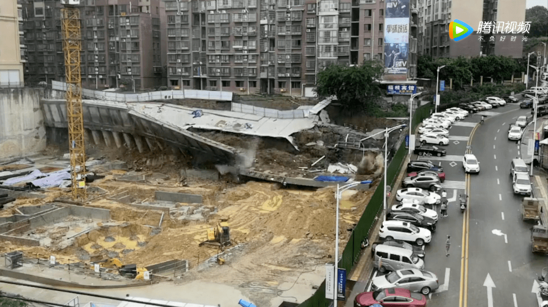 在沈阳市沈北新区富力院仕庭施工现场,发生一起基坑塌陷事故,造成4人