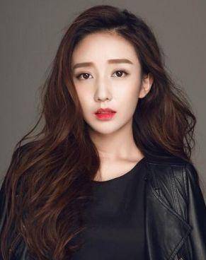 她本是《非诚勿扰》观众,因太美被星探发掘,如今成为当红小花_陈梦尧