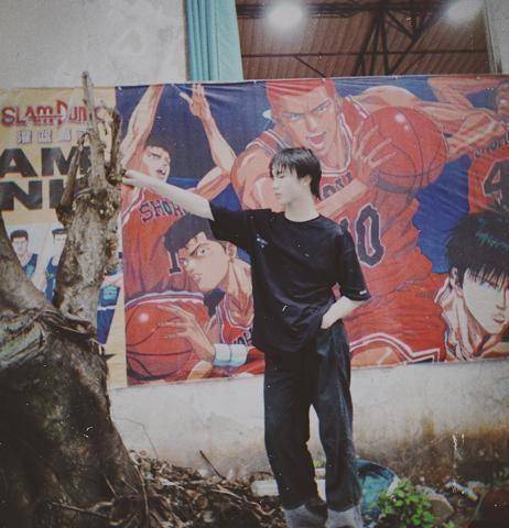 苏新皓又长高了,无修图下腿细得像两根柱子,目测身高已有一米八_实力