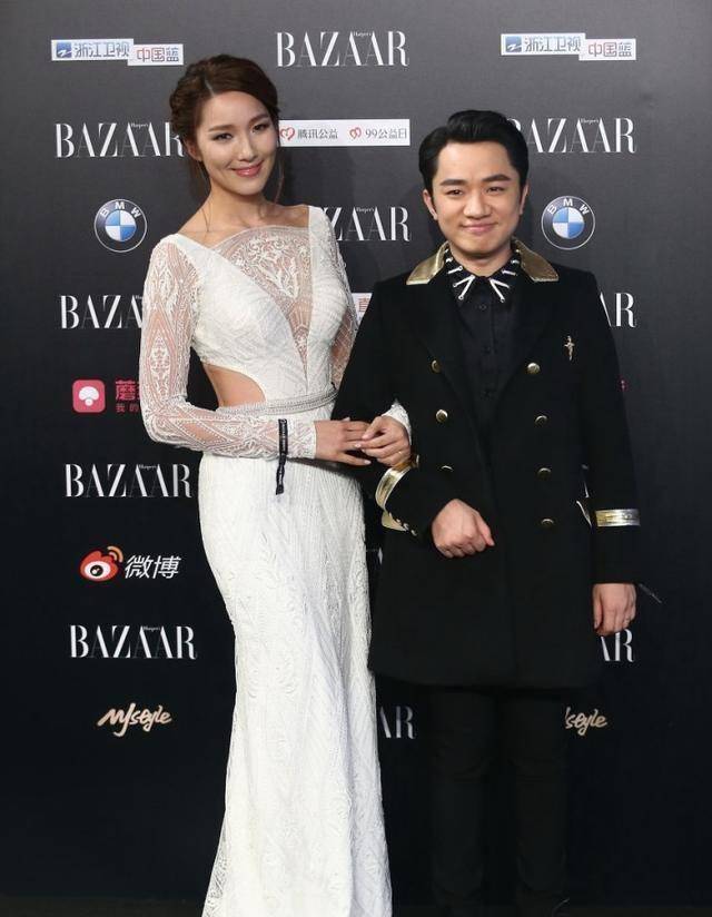 王祖蓝和李亚楠为小女儿庆百天笑容灿烂:什么样的爱情才长久?
