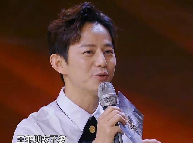 王菲坦言"幻乐好友"都不是好友,何炅笑成包情包,观众哄堂大笑_因为_高