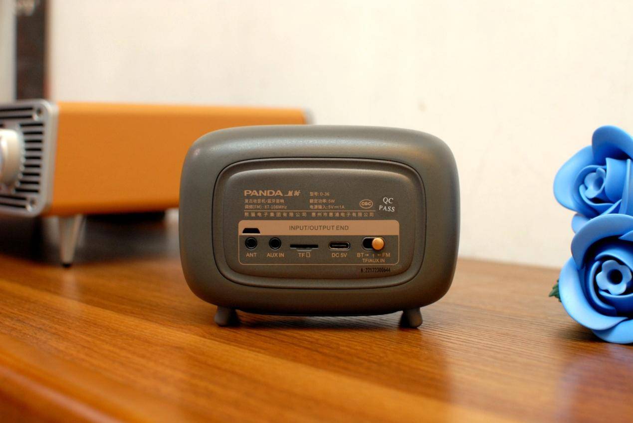 经典复刻成为潮人们的娱乐中心：熊猫1936 D36复古收音机蓝牙音箱