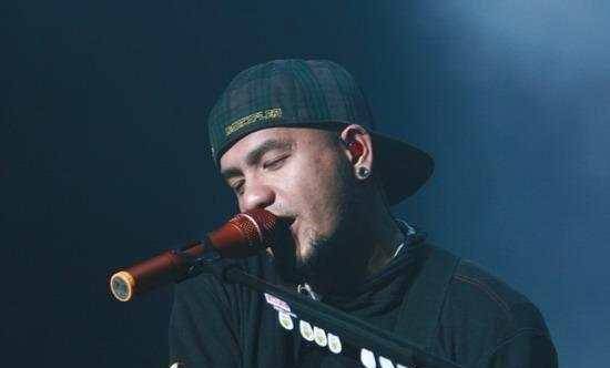 后来ty被淘汰的时候表示要写歌diss张震岳,结果后来真的写了几首歌