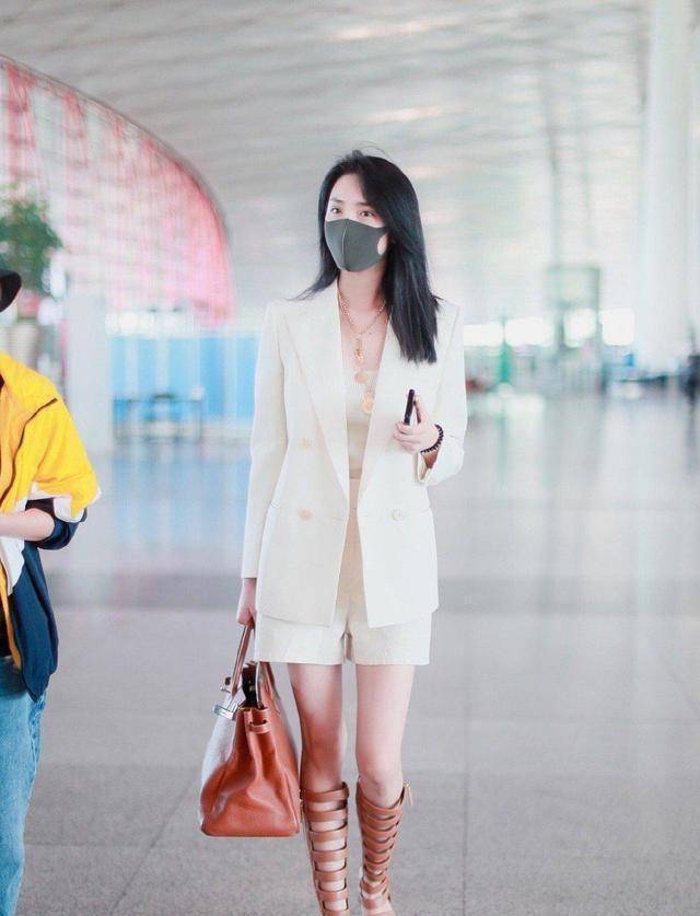 王紫璇大秀"竹竿腿",分分钟成为最漂亮的女孩,既帅气又干练_王紫森