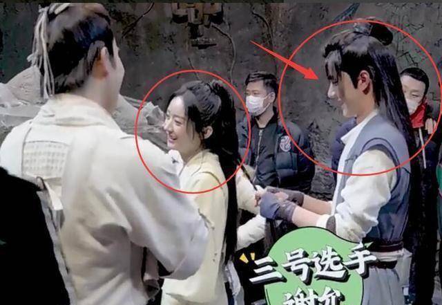 王一博给赵丽颖编头发,本以为在捣乱,看清成品,女粉自愧不如了_张昕宇