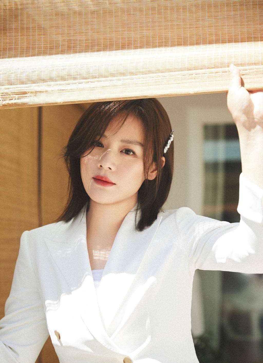 网友劝张曼乐与马思纯分手,张曼乐直接骂人,周冬雨也被牵扯进来_女孩