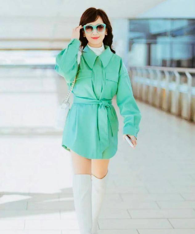 看了68岁赵雅芝才明白:"仪态,衣品"才是女人高级,优雅的关键_女性