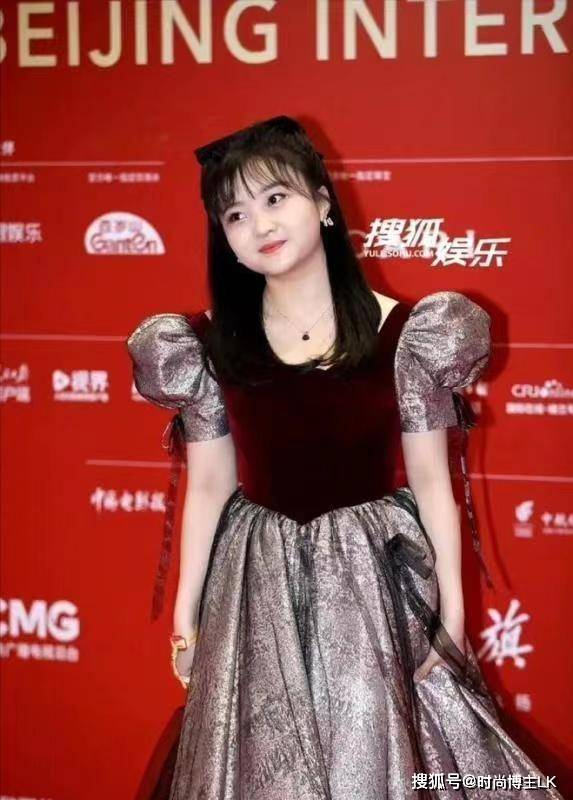 林妙可24岁神秘多变,年龄难以揣摩!