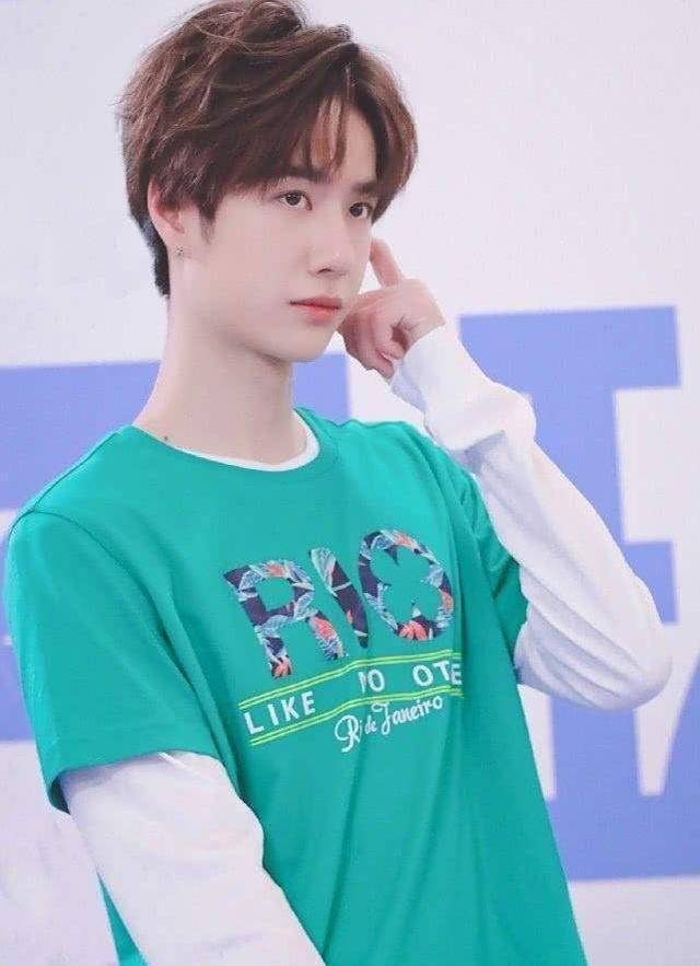 王一博刷封集齐九宫格,粉丝氪金近6000万!获天妈新爱称:幺崽!