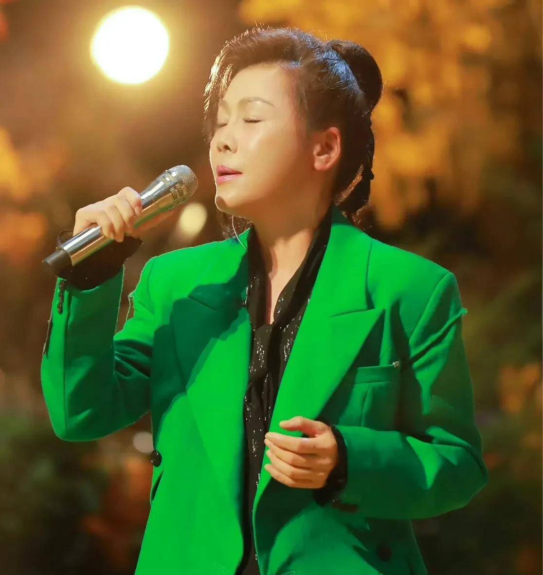 56岁田震回国捞金!