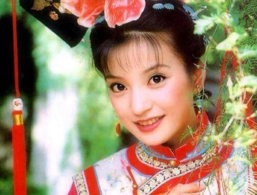 谢娜曾给她演配角,因辞演小燕子角色痛哭流涕,如今混成这样_李婷宜